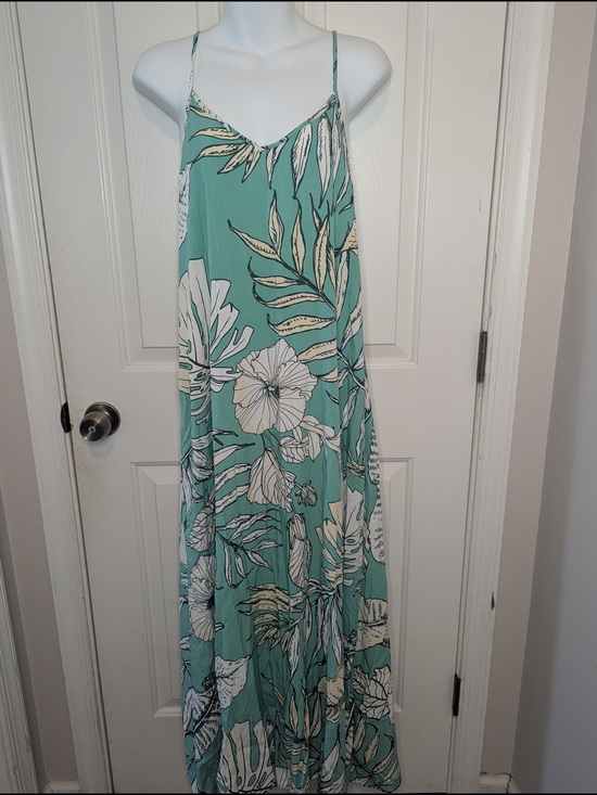 Cupshe Dresses & Skirts - CUPSHE Green Tropical Floral Plunging Maxi Dress Boho Beach Summer Size Small